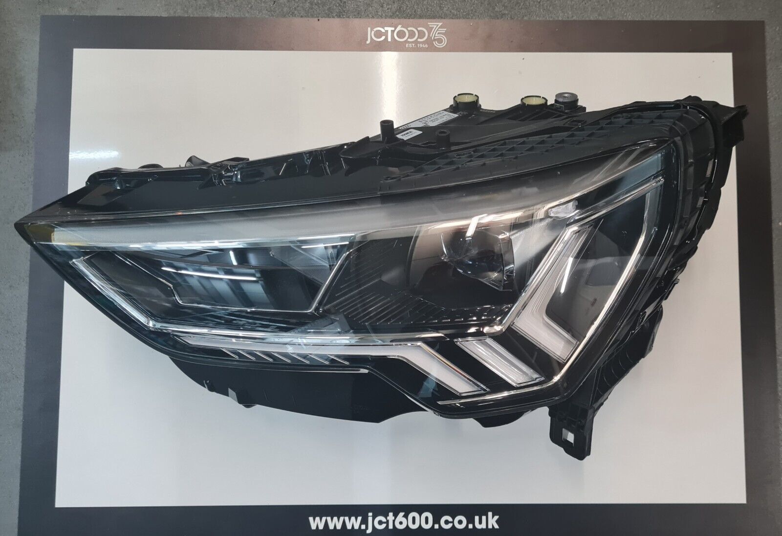 Audi Q3 Ön Far El.Mot.Led.Sol 18-