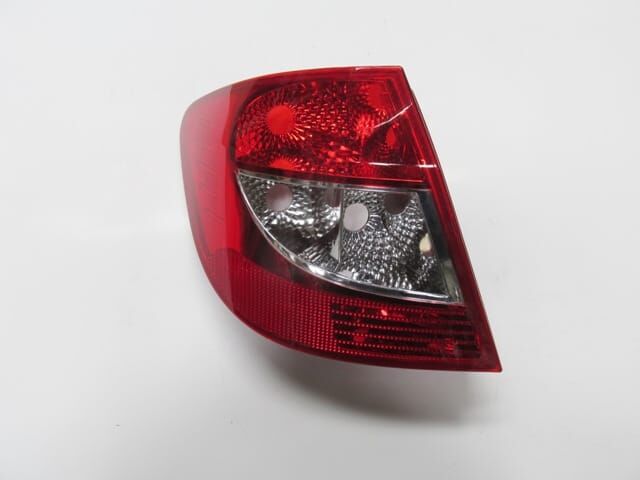 Stop Lambası Sol Kırmızı-Beyaz Duysuz  Renault Symbol Thalıa Sd 09-12 Arası