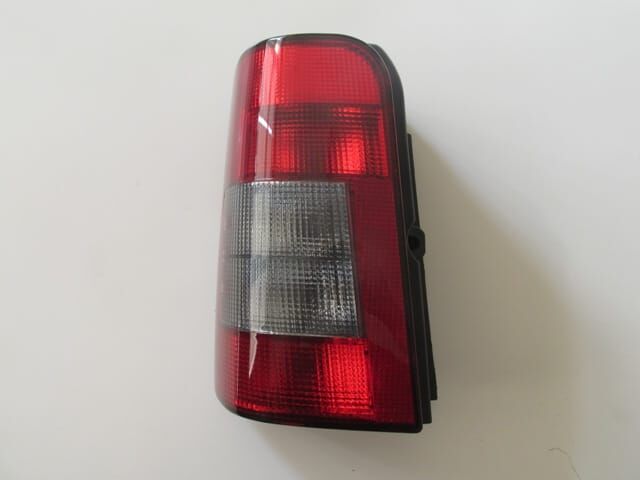 Stop Lambası Sol Kırmızı - Füme (Bagaj Kapağı Yukarıya Açılan Tip) Citroen Berlingo 96 - 03 Arası