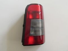 Stop Lambası Sağ Kırmızı - Füme (Bagaj Kapağı Yukarıya Açılan Tip) Citroen Berlingo 96 - 03 Arası