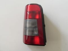 Stop Lambası Sol Kırmızı-Füme (Bagaj Kapağı Yukarıya Açılan Tip) Peugeot Partner 96-02 Arası