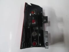 Stop Lambası Sağ Kırmızı-Beyaz  Mercedes Vıto W447 15-24 Arası