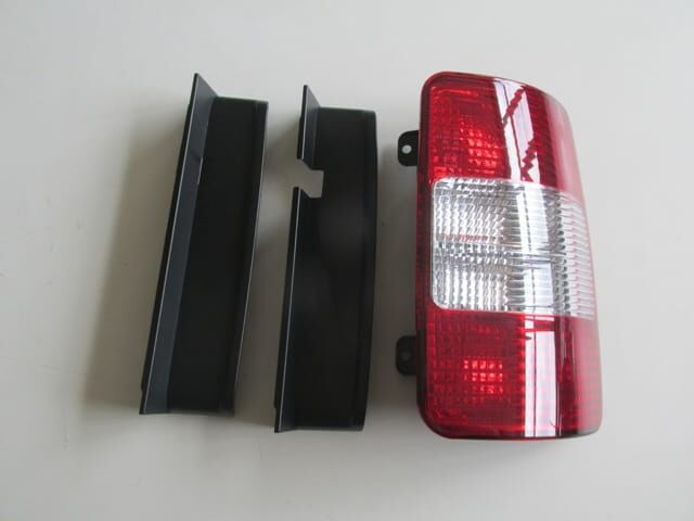 Stop Lambası Sağ Kırmızı-Beyaz  Volkswagen Caddy 04-10 Arası