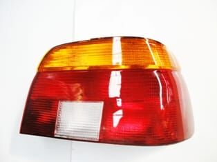 Stop Lambası Sağ Kırmızı-Sarı (Duysuz) (Famella) Bmw 5 Serı E39 96-00 Arası