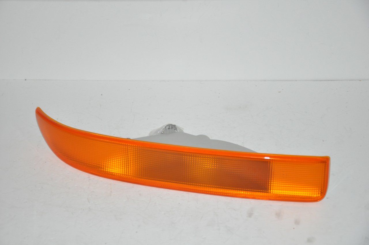 Sağ Ön Sinyal Lambası Master 1998-2004 Modelleri Arası (Sarı)