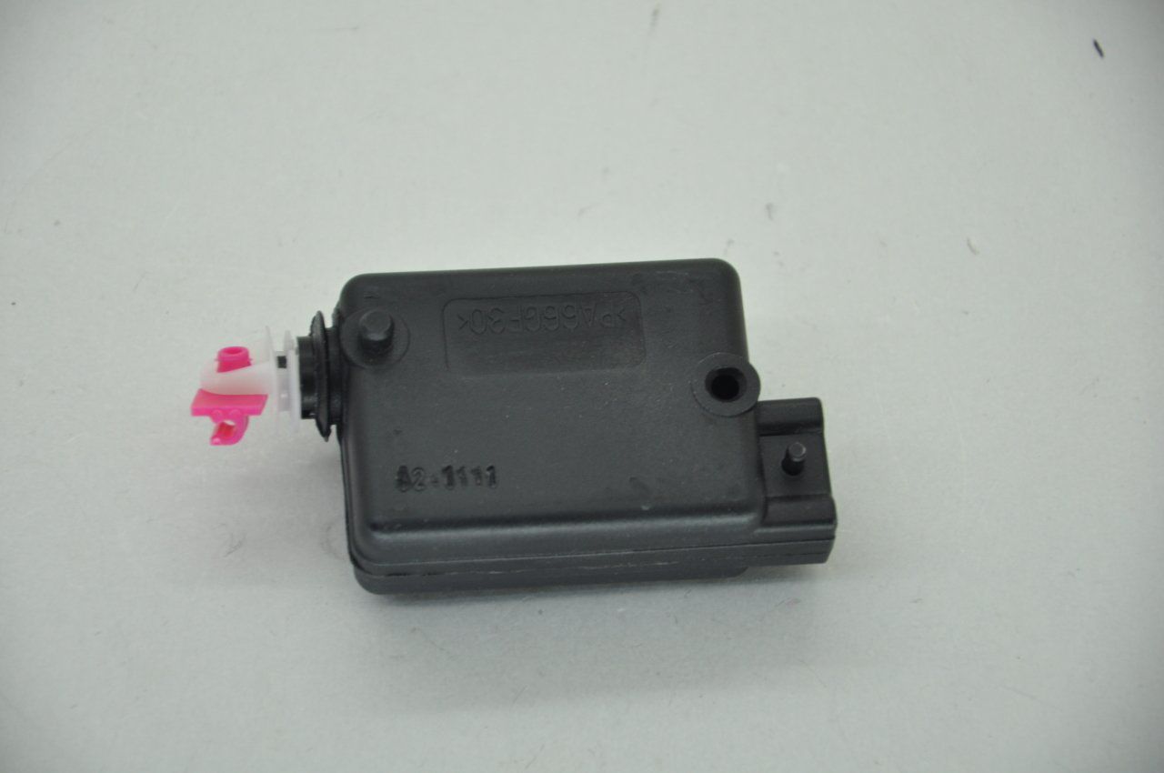 Bagaj Kapak Kilit Motoru Megane 1995-2002 Arası-R19