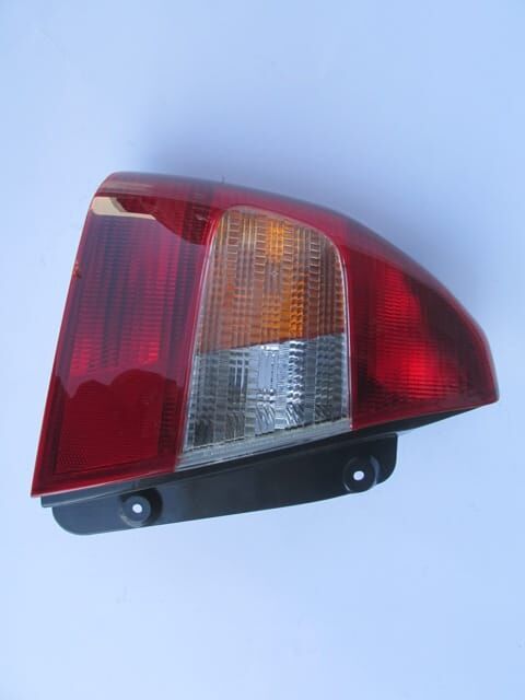 Stop Lambası Sol Kırmızı-Sarı-Beyaz Hyundaı Accent Mılenyum 00-02 Arası