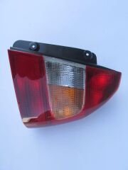 Stop Lambası Sağ Kırmızı-Sarı-Beyaz Hyundaı Accent Mılenyum 00-02 Arası