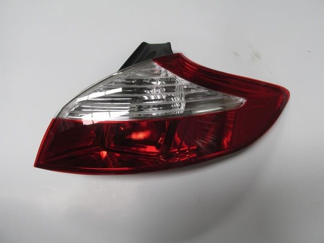 Dış Stop Lambası Sağ Kırmızı-Beyaz Renault Megane 3 Hb 14-15 Arası