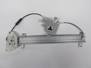 Ön Cam Krikosu Sağ Elektrikli-Motorsuz (Üçgen Tip) Hyundaı Elantra 95-97 Arası