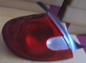 Stop Lambası Sol Kırmızı-Beyaz Chrysler Neon 00-02 Arası