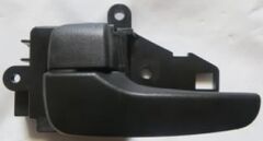 Ön Kapı İç Açma Kolu Sol Siyah (Hushan) Mıtsubıshı Colt 05-09 Arası