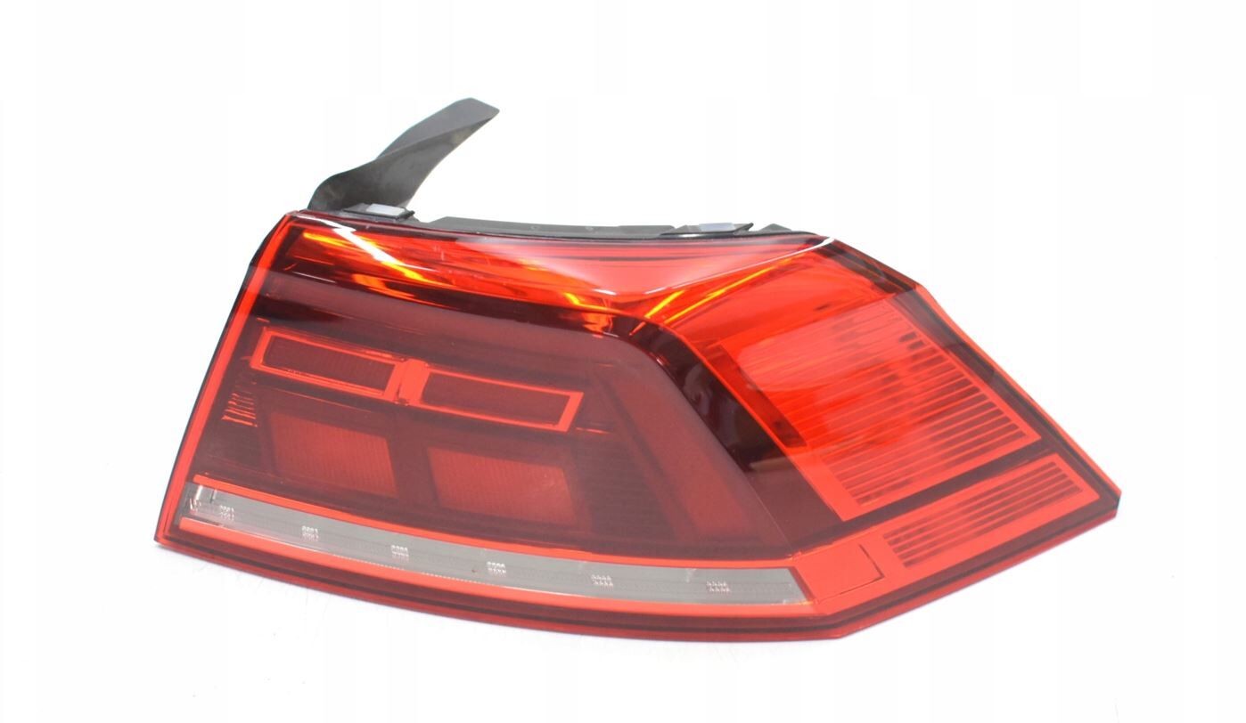 Passat Stop Lambası Sağ Dış Ledli  2020 Sonrası