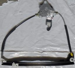 Ön Cam Krikosu Sağ Elektrikli-Motorlu Renault Megane 1 98-99 Arası
