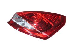 Stop Lambası Sağ Kırmızı-Beyaz Ford Fıesta 09-13 Arası