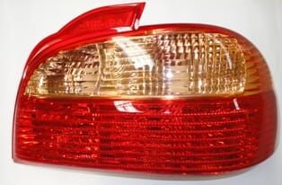 Stop Lambası Sağ Kırmızı-Beyaz Toyota Avensıs 01-02 Arası