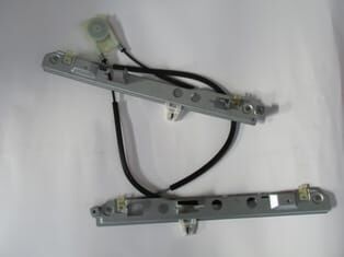Ön Cam Krikosu Sağ Elektrikli-Motorsuz (2Kapı) (Hushan) Renault Megane 2 03-06 Arası