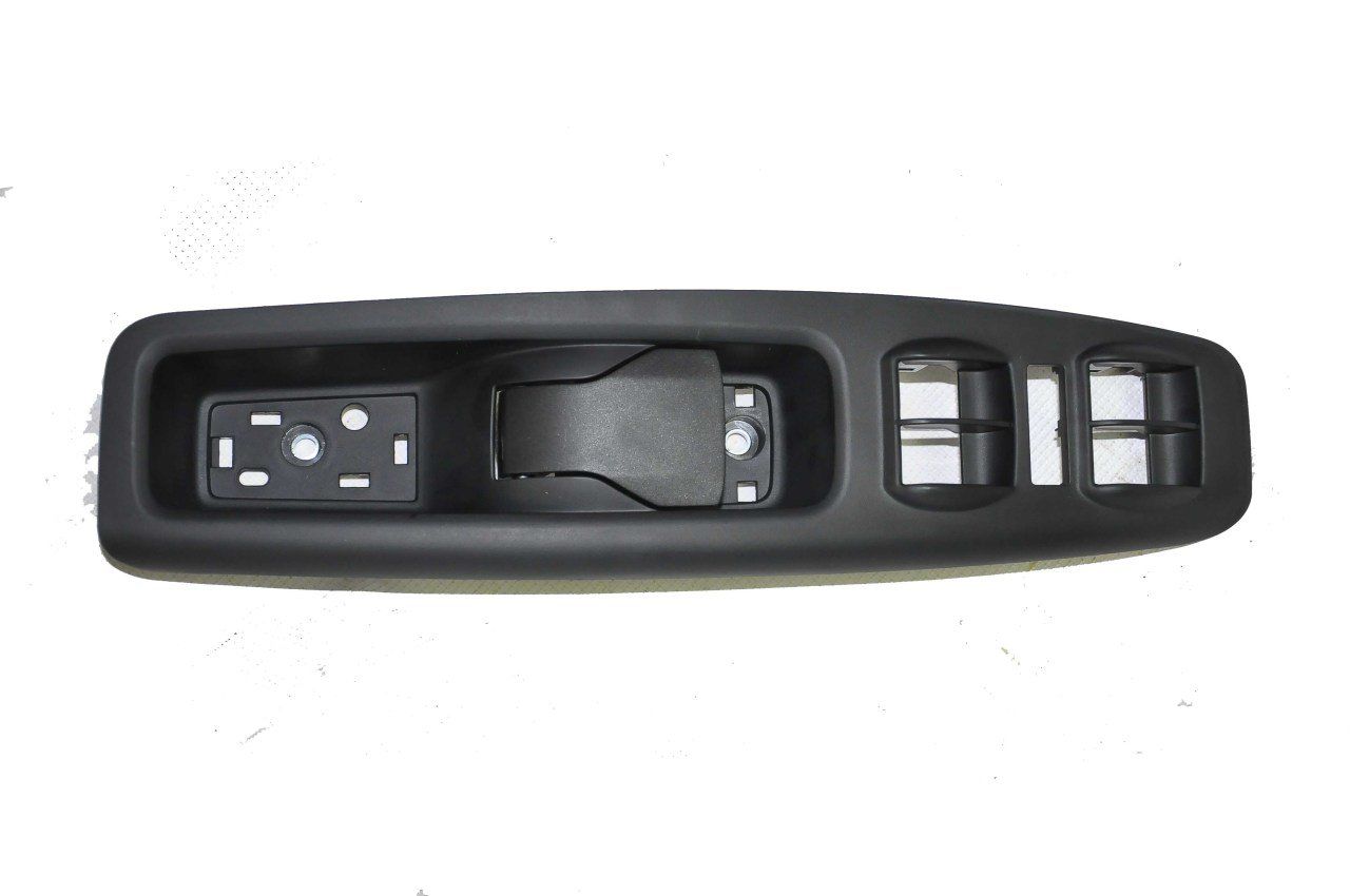 Cam Düğme Ve İç Açma Çerçevesi Sol Doblo 2015 Sonrası (Dörtlü Düğmeli Tip)