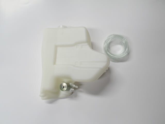 Ön Cam Su Bidonu-Deposu (Motorlu) Mitsubishi L300 Minibüs 1988-2009 Arası